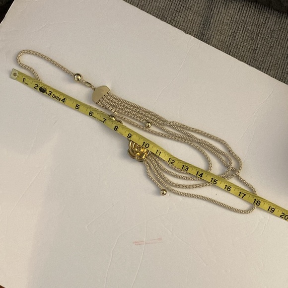 Chic Gold Rose Necklace - Picture 7 of 10